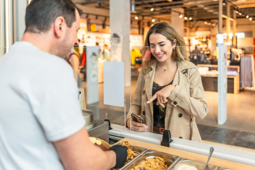 Las franquicias de alimentos y bebidas pueden requerir una inversi&oacute;n hasta de US$250,000. (Foto: Canva/Soy502)