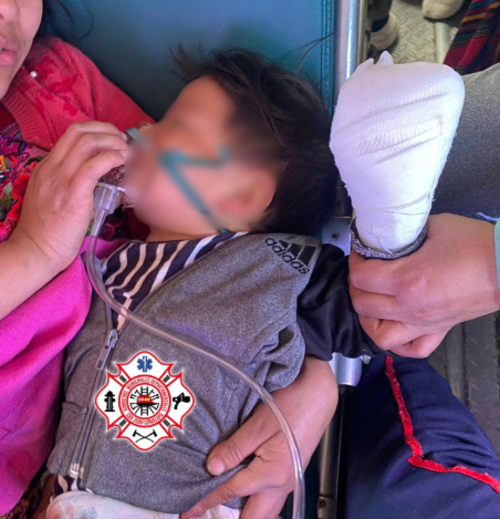 El menor fue llevado a un centro asistencial en compa&ntilde;&iacute;a de su progenitora. (Foto: Asonbomd)