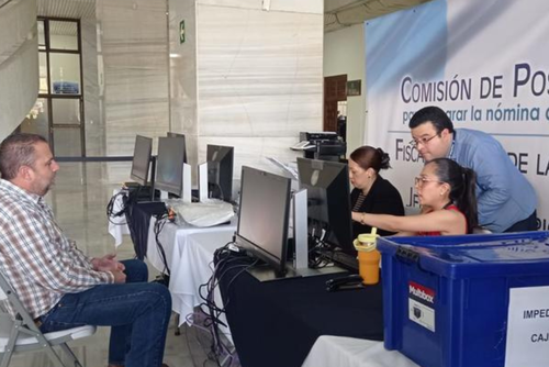 Labores del &aacute;rea de recepci&oacute;n de tachas contra los aspirantes a Fiscal General y jefe del MP. (Foto: Crist&oacute;bal V&eacute;liz/Soy502)