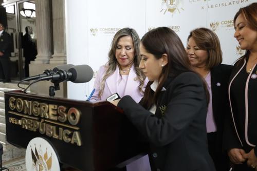 La iniciativa de ley propone reformar el C&oacute;digo Municipal para financiar la Direcci&oacute;n Municipal de la Mujer. (Foto: Congreso Guatemala)
