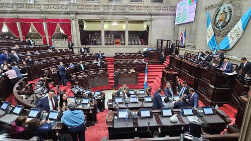 La sesi&oacute;n programada para las 14 horas de este martes 10 de marzo inici&oacute; con al menos 4 horas de retraso. (Foto: Estuardo Paredes/Nuestro Diario)