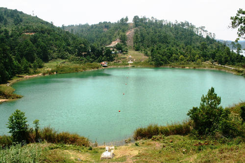 Sus aguas verdes destacan entre la vegetaci&oacute;n monta&ntilde;osa. (Foto: Maynor M&eacute;rida/Colaborador)