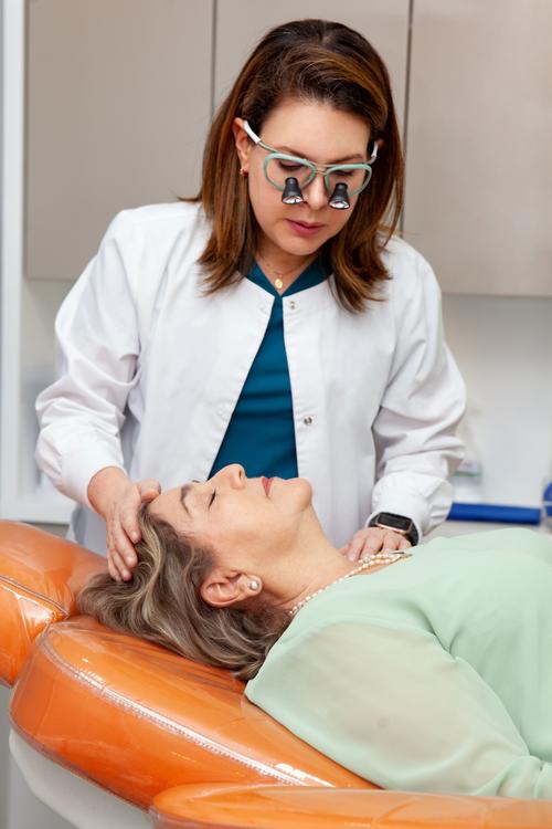 Las revisiones dermatol&oacute;gicas permiten detectar a tiempo lesiones sospechosas. (foto: shutterstock)