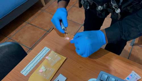 Empleados alertaron a la Polic&iacute;a tras encontrar un paquete sospechoso. (Foto: PNC)