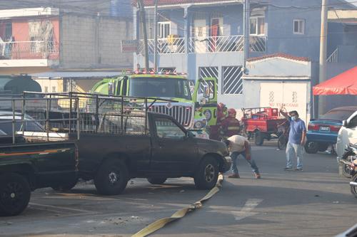Los apaga fuegos han atendido la emergencia debido a que las llamas se propagaron r&aacute;pidamente. (Foto: Bomberos Municipales)