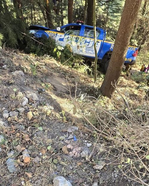 La patrulla cay&oacute; aproximadamente a 25 metros de profundidad del barranco. (Foto: Asonbomd)