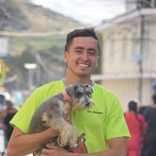 Vincent Bosque es veterinario y tambi&eacute;n futbolista. (Foto: Javier del Cid/Colaborador)
