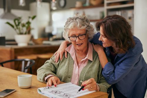 El acompa&ntilde;amiento al adulto mayor es importante para mantener su buen estado de salud. (Foto: Shutterstock)
