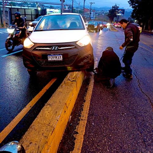 El tr&aacute;nsito se ha visto complicado desde las primeras horas de este viernes. (Foto: Amilcar Montejo)