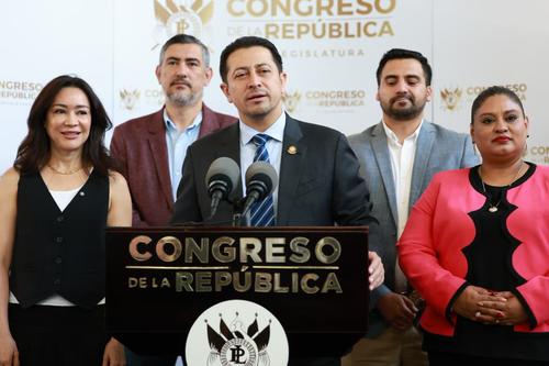 El diputado Nery Ramos afirma que el objetivo es dignificar la labor policial y fortalecer la seguridad ciudadana. (Foto: Congreso Guatemala)