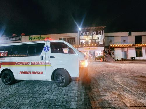 Cuerpos de socorro confirmaron la muerte del tatuador en el interior del estudio. (Foto: Bomberos Voluntarios)