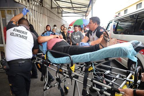 La v&iacute;ctima Claudia Maribel Tojin Guarcha fue herida en la r&oacute;tula izquierda. (Foto: Bomberos Voluntarios)