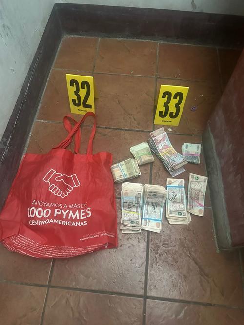 As&iacute; fue decomisado el dinero relacionado con el narcomenudeo. (Foto: PNC)