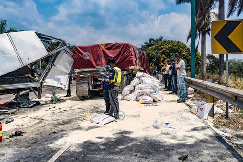 De manera preliminar se reportaron tres personas fallecidas en el lugar. (Foto: Noti Seis)