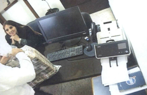 Personas llegaban a retirar fuertes sumas de dinero a agencias del CHN. (Foto: Soy502)