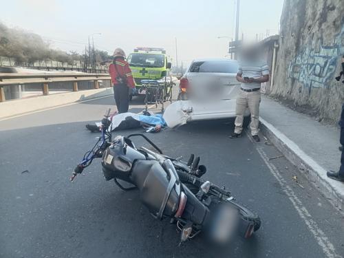 Los socorristas no encontraron signos vitales cuando evaluaron al joven pero aplicando maniobras de reanimaci&oacute;n lograron estabilizarlo. (Foto: CMB)