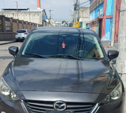 Durante el operativo tambi&eacute;n se incaut&oacute; un veh&iacute;culo. (Foto: PNC)