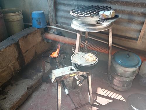 Elabora estufas de distintos tama&ntilde;os y presentaciones. (Foto: Carlos Sotz/Colaborador)