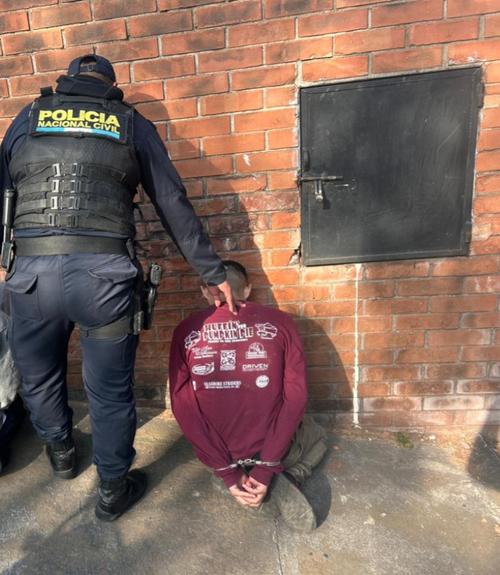 Un hombre de 21 a&ntilde;os y un adolescente fueron neutralizados por la PNC. (Foto: PNC)