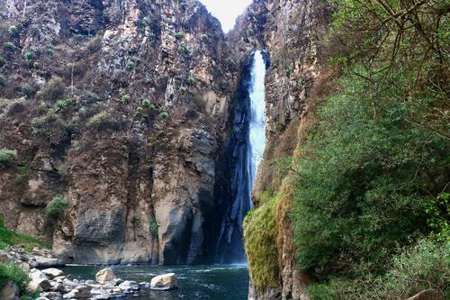 La cascada A&rsquo;baj presenta una ca&iacute;da de agua de aproximadamente 15 metros. (Foto: Oswaldo Cop/Colaborador)