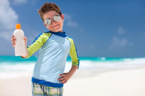 Protege la piel de tus hijos y evita quemaduras durante el verano. (Foto: Shutterstock)