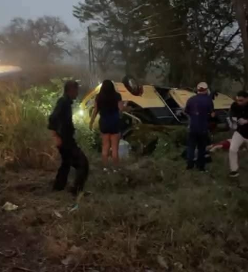 Varias personas quedaron heridas tras el accidente. (Foto: Redes Sociales)