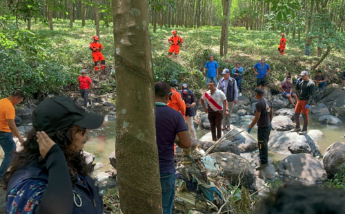 Vecinos, familia y autoridades realizaron grupos de b&uacute;squeda para dar con el paradero del menor. (Foto: &Aacute;ngel Revolorio/Colaborador)