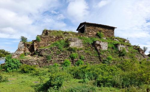 El sitio se ubica en la Sierra de Chuac&uacute;s, a m&aacute;s de 1,200 metros sobre el nivel del mar. (Foto: Ministerio de Cultura y Deportes)
