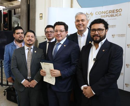 Todas las iniciativas buscan aliviar el costo del combustible para los guatemaltecos. (Foto: Congreso Guatemala)