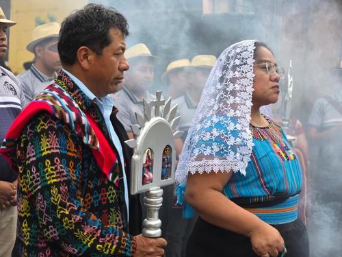 Este acto religioso, donde se confirm&oacute; a Diego Mendoza como alcalde de la cofrad&iacute;a, se vivi&oacute; con profunda fe y devoci&oacute;n. (Foto: Alfonso Gu&aacute;rquez/Colaborador)