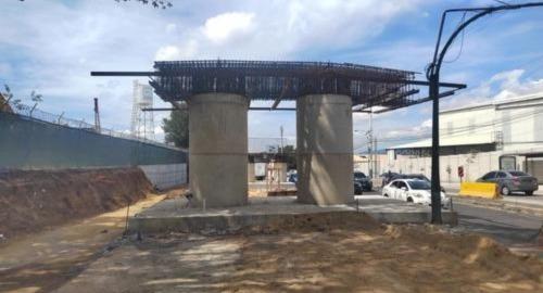 El proyecto de la avenida Petapa y 53 calle permanece estancado con apenas un 40% de avance. (Foto: Archivo/Soy502)