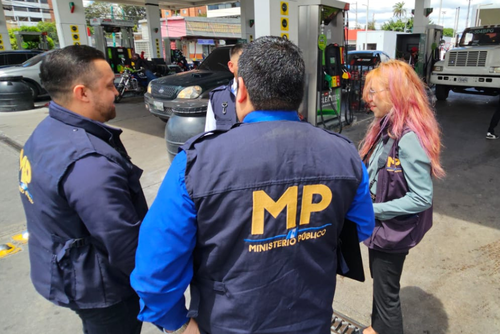 Diligencias de MP en estaciones de servicio. (Foto: Estuardo Paredes /Colaborador)