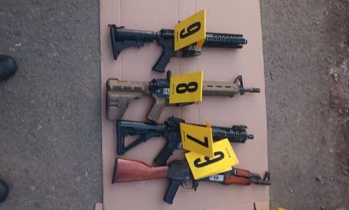 El armamento fue localizado en un veh&iacute;culo que permanec&iacute;a estacionado. (Foto: PNC)