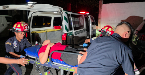 Los socorristas trasladaron con rapidez a la v&iacute;ctima de la serpiente. (Foto: Surama Rodas/Colaboradora)