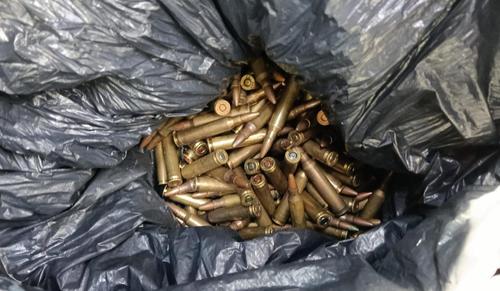 Las municiones fueron encontradas dentro de una bolsa pl&aacute;stica. (Foto: PNC)