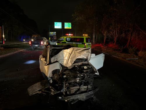 As&iacute; qued&oacute; el veh&iacute;culo tras el fuerte impacto. (Foto: Bomberos Municipales)