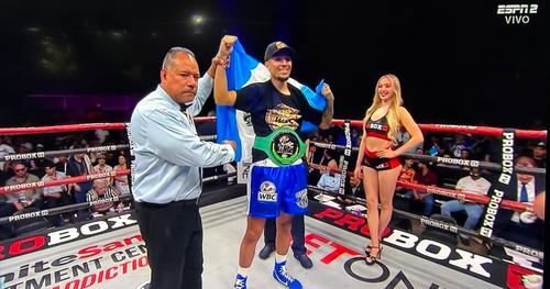 La victoria fue confirmada tras una inspecci&oacute;n del personal m&eacute;dico a Abdukakhorov. (Foto: ESPN) 