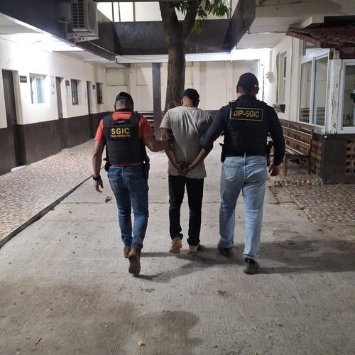 Hombre capturado por la PNC. (Foto: PNC)