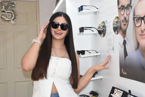El negocio no solo permite a las personas mejorar su salud visual, sino tambi&eacute;n lucir bien. (Foto: Erick Colop/Colaborador)