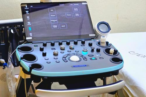 Equipo m&eacute;dico, ecocardiograma, Ministerio de Salud, Pet&eacute;n, 02