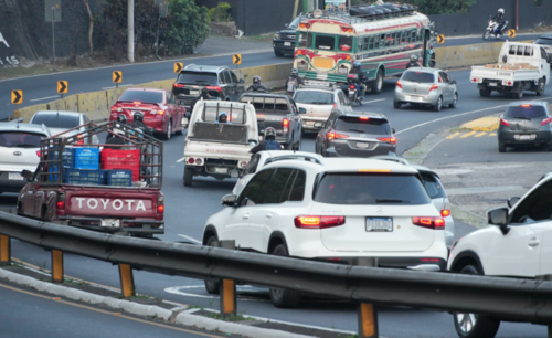 La circulaci&oacute;n permanece estable en ingresos a la ciudad. (Foto: Wilder L&oacute;pez/Soy502)