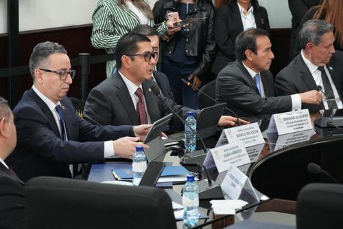 Autoridades de la SIB expusieron en el Congreso la urgencia de aprobar la iniciativa 6593. (Foto: Wilder L&oacute;pez/Soy502)