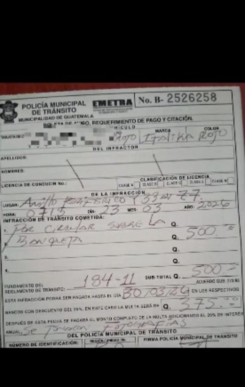 La mujer fue sancionada con una multa de Q.500.00 (Foto: Captura de video)