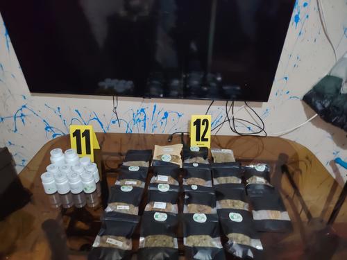 Parte de los indicios localizados. (Foto: PNC)