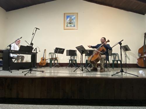 El artista envia mensaje a los j&oacute;venes a involucrarse en la m&uacute;sica. (Foto: Carlos Sotz/Colaborador)