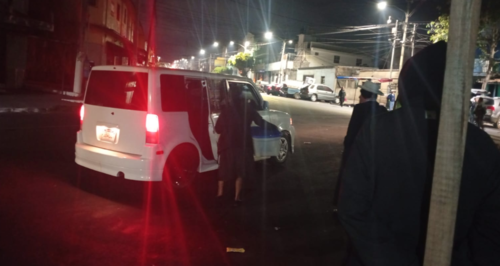 Taxis no autorizados han llegado a cobrar hasta Q.15 por pasajero. (Foto: Edgar Guerra/Cortes&iacute;a)