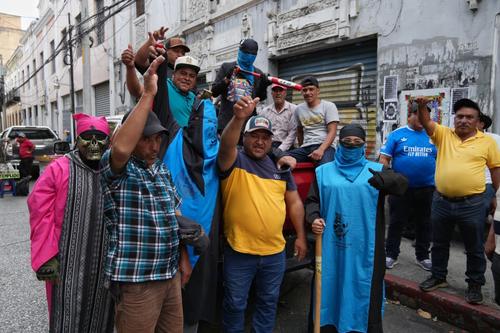 Manifestantes piden una soluci&oacute;n ante alza de precios de los combustibles. (Foto: Wilder L&oacute;pez/Soy502)