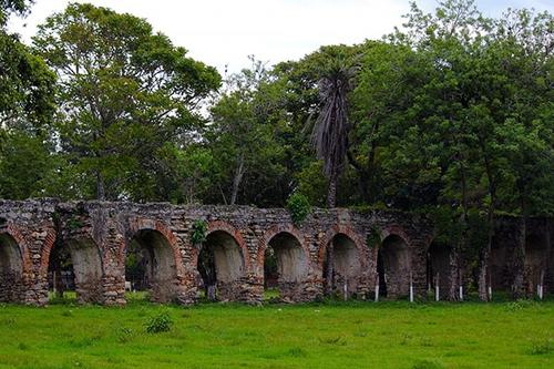El complejo contaba con iglesia, t&uacute;neles y acueductos que sosten&iacute;an la producci&oacute;n agr&iacute;cola. (Foto: Dalton Sique Photography)