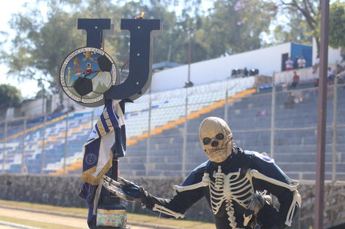 La Santa Chabela con su b&aacute;culo en el estadio Revoluci&oacute;n. (Foto: Javier Del Cid/Colaborador)