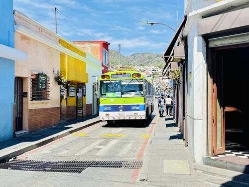 Autoridades supervisan el cumplimiento de la nueva tarifa. (Foto: Pablo Espinoza/Colaborador)